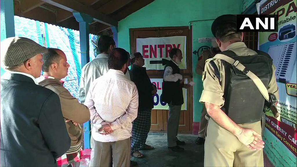 ജനം വിധിയെഴുതുന്നു ; രണ്ടാം ഘട്ട വോട്ടെടുപ്പ് തുടങ്ങി, കനത്ത സുരക്ഷ