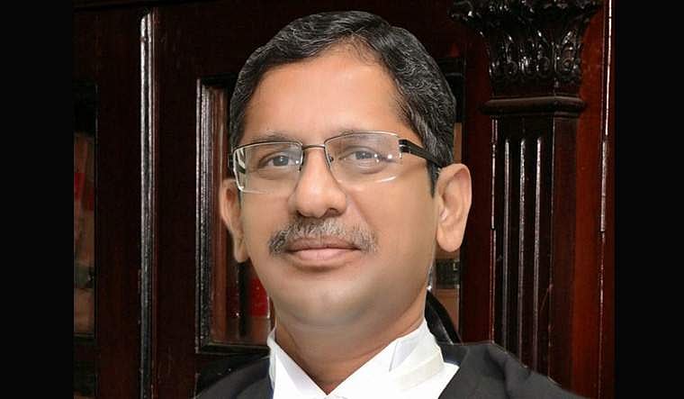 ചീഫ് ജസ്റ്റിസിനെതിരായ ലൈംഗികാരോപണം : അന്വേഷണ സമിതിയില് നിന്നും ജസ്റ്റിസ് രമണ പിന്മാറി