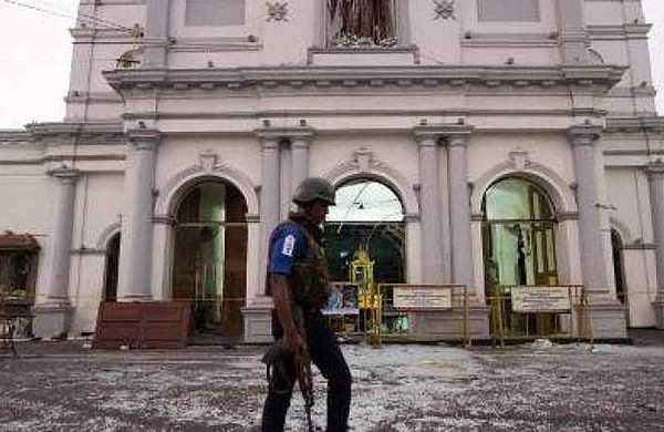 ശ്രീലങ്കയില്‍ തിരച്ചില്‍, ഏറ്റുമുട്ടല്‍; സ്ത്രീകളും കുട്ടികളും ഉള്‍പ്പെടെ 15 മരണം