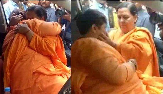 ഉമാഭാരതിയെ കണ്ടു ; പരിസരം മറന്ന് പൊട്ടിക്കരഞ്ഞ് പ്രജ്ഞാ സിങ് ( വീഡിയോ )