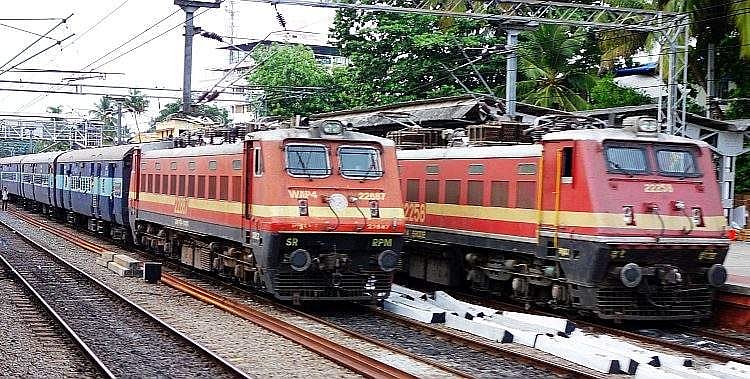 എ​റ​ണാ​കു​ളം-​ആ​ല​പ്പു​ഴ റൂ​ട്ടിൽ നാല്  പാ​സ​ഞ്ച​ർ ട്രെ​യി​നു​ക​ൾ റദ്ദാക്കി, ട്രെയിനുകൾ പിടിച്ചിടും; നടപടി ഏപ്രിൽ 14വരെ 