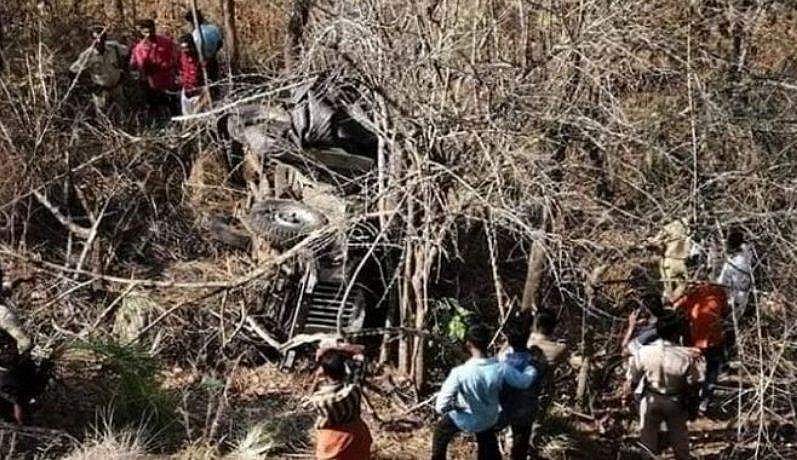രാമയ്ക്കൽമേട്ടില്‍ ഓഫ് റോഡ് സവാരിക്കിടെ ജീപ്പ് കൊക്കയിലേക്ക് മറിഞ്ഞു; ഒരു വിദ്യാർത്ഥി മരിച്ചു, എട്ട് പേർക്ക് പരിക്ക്