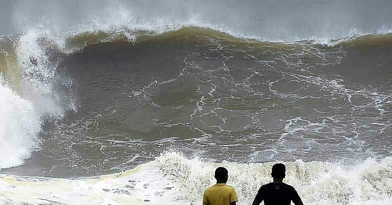 കേരള തീരത്ത് കനത്ത കാറ്റിന് സാധ്യത; 2.8 മീറ്റര്‍ ഉയരത്തില്‍ തിരയടിക്കാം; ജാഗ്രത 