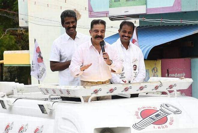 'ഗോഡ്സെ ആദ്യ തീവ്രവാദി'; കമല്‍ ഹാസന് എതിരെ ചെരുപ്പേറ്