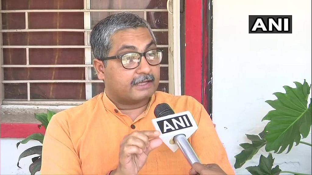 'ഗാന്ധിജി പാകിസ്ഥാന്റെ രാഷ്ട്രപിതാവ്'; വിവാദ പരാമര്‍ശത്തില്‍ അനില്‍ സൗമിത്രയ്ക്ക് സസ്‌പെന്‍ഷന്‍ 