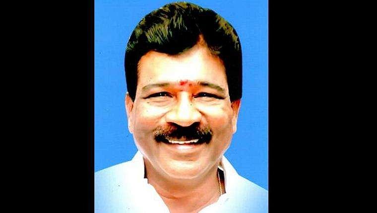 അണ്ണാഡിഎംകെ സ്ഥാനാര്‍ത്ഥിയില്‍ നിന്ന് 25 ലക്ഷം പിടിച്ചെടുത്തു