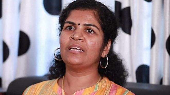 കനകദുർഗയെ തടഞ്ഞ് ബിജെപി, പൊലീസ് ലാത്തി വീശി; മൂന്ന് പേർക്ക് പരിക്ക്, ആറുപേർ അറസ്റ്റിൽ