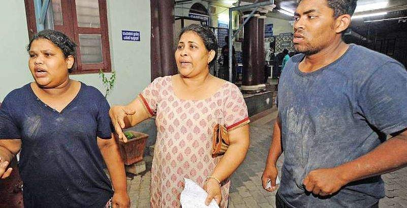 വീട് ലേലത്തിനെടുത്തവര്‍ ജെസിബിയുമായെത്തി: തൃശൂരില്‍  വീട്ടമ്മയ്ക്കും മക്കള്‍ക്കും മര്‍ദനമേറ്റു