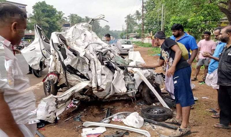 ഉറങ്ങാനായി റോഡ് സൈഡില് കാര് നിര്ത്തിയിട്ടു; ലോറിയിടിച്ചു കയറി യുവാവിന് ദാരുണാന്ത്യം