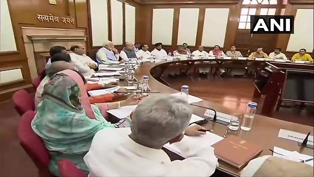 എല്ലാ കർഷകർക്കും 6,000; പ്രതിമാസം 3,000 രൂപ ഇൻഷുറൻസ്; ജനകീയ തീരുമാനങ്ങളുമായി മോദി സർക്കാരിന്റെ ആദ്യ മന്ത്രിസഭാ യോഗം