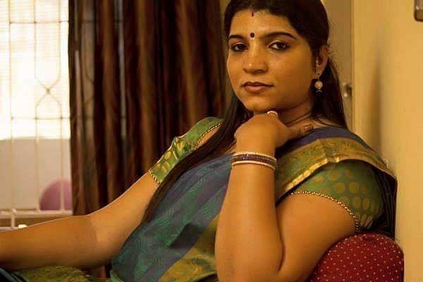 സരിതാ നായര്ക്ക് നേരെ കൈയ്യേറ്റ ശ്രമം; കാറിന്റെ ചില്ലുകള് അടിച്ചു തകര്ത്തു