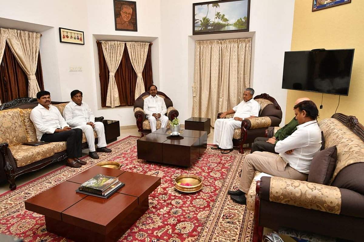 തെരഞ്ഞെടുപ്പിനിടെ തിരുവനന്തപുരത്ത് തെലങ്കാന മുഖ്യമന്ത്രി - പിണറായി വിജയന് കൂടിക്കാഴ്ച