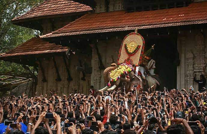 'തെച്ചിക്കോട്ടുകാവ് രാമചന്ദ്രനുളള വിലക്കിന്റെ കാരണം മരണത്തിന്റെ കണക്ക് വെച്ചാണെങ്കില്‍ റോഡും നാലുവരിയാക്കണം'