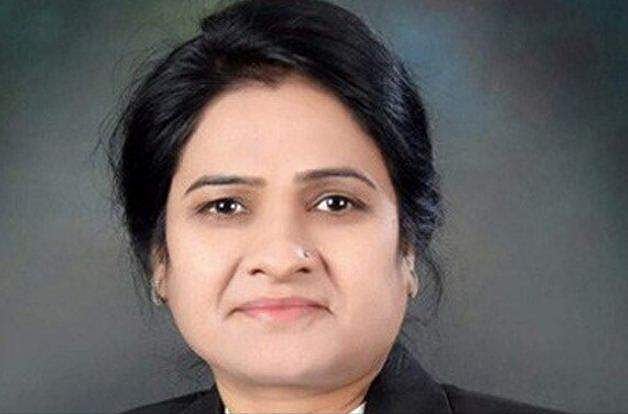 കോടതി വളപ്പില്‍ ബാര്‍ കൗണ്‍സില്‍ പ്രസിഡന്റ് വെടിയേറ്റ് മരിച്ചു; നിറയൊഴിച്ച അഭിഭാഷകന്‍ ആത്മഹത്യയ്ക്ക് ശ്രമിച്ചു