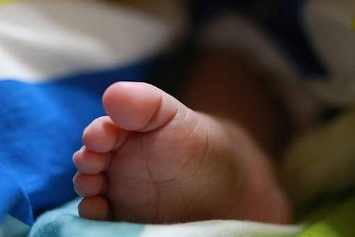 മോഷണത്തിനിടെ കരയാതിരിക്കാന്‍ കുഞ്ഞിനെ എടുത്ത് ടെറസില്‍ കിടത്തി: സംഭവം കോഴിക്കോട്