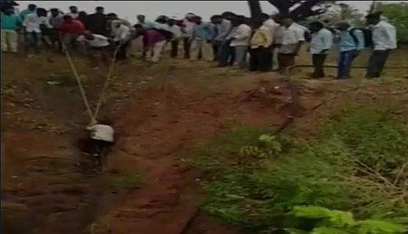 അബദ്ധത്തില്‍ കിണറ്റില്‍ വീണു: രണ്ട് ദിവസം മോട്ടറില്‍ തൂങ്ങിക്കിടന്നു, അത്ഭുതകരമായ രക്ഷപ്പെടല്‍
