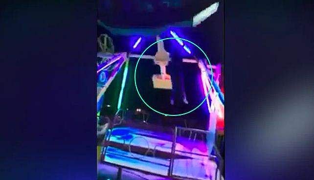 കറങ്ങിക്കൊണ്ടിരിക്കുന്ന റൈഡില്‍ നിന്ന് താഴേക്ക് വീണു, ഇടിച്ചു തെറിപ്പിച്ചു; ഞെട്ടിപ്പിക്കുന്ന വീഡിയോ; വൈറല്‍
