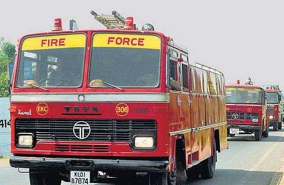 ഒന്ന്‌ ഉറങ്ങാന്‍ കിടന്നതാ, ഉണര്‍ന്നപ്പോള്‍ കട്ടിലിനു ചുറ്റും ഫയര്‍ഫോഴ്‌സ്‌; ഞെട്ടി ഒമ്പതാം ക്ലാസുകാരന്‍ 
