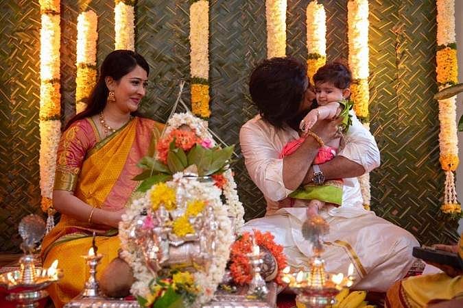 പരമ്പരാഗത വേഷത്തില് യഷും ഭാര്യയും കുഞ്ഞും: വീഡിയോ കാണാം