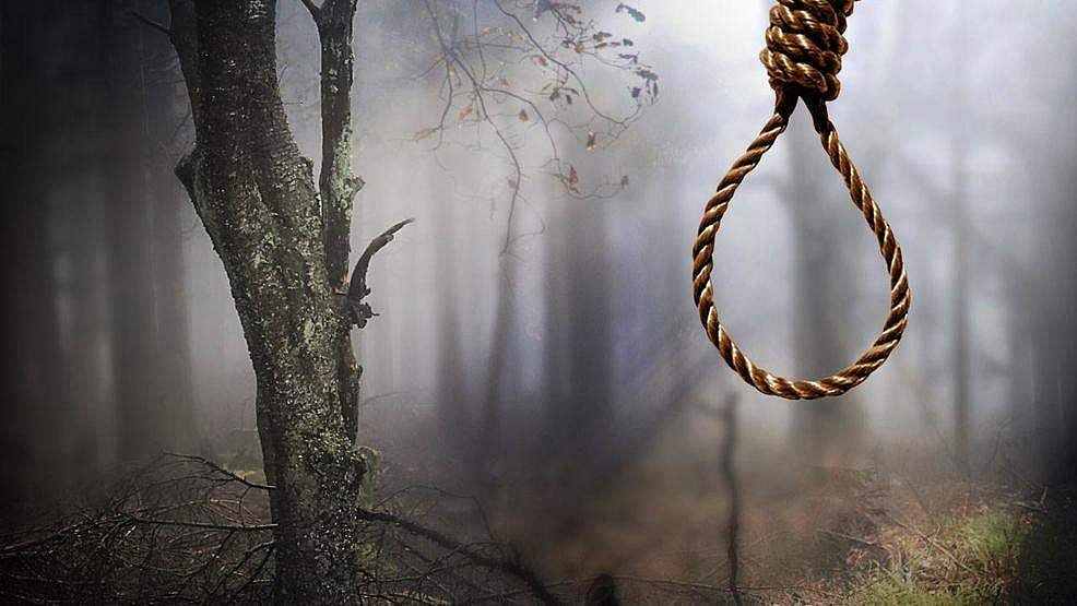 പുരയിടത്തിലെ മരം മുറിക്കാന് അനുമതിയില്ല: ഫോറസ്റ്റ് ഓഫിസില് ആത്മഹത്യാ ഭീഷണി മുഴക്കി കര്ഷകന്