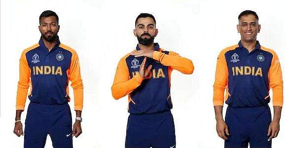 ഓറഞ്ച് ജേഴ്‌സിയില്‍ ഇന്ത്യന്‍ ടീം, സോഷ്യല്‍ മീഡിയയില്‍ കയ്യടി, വിമര്‍ശനം (വീഡിയോ)