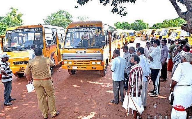 ഒരുതവണയെങ്കിലും പെറ്റിയടച്ചിട്ടുള്ളവര്‍ സ്‌കൂള്‍ ബസോടിക്കേണ്ട; ആദ്യം കയറുന്നതും അവസാനം ഇറങ്ങുന്നതും പെണ്‍കുട്ടിയാകരുത്: കര്‍ശന നിര്‍ദേശങ്ങളുമായി പൊലീസ്