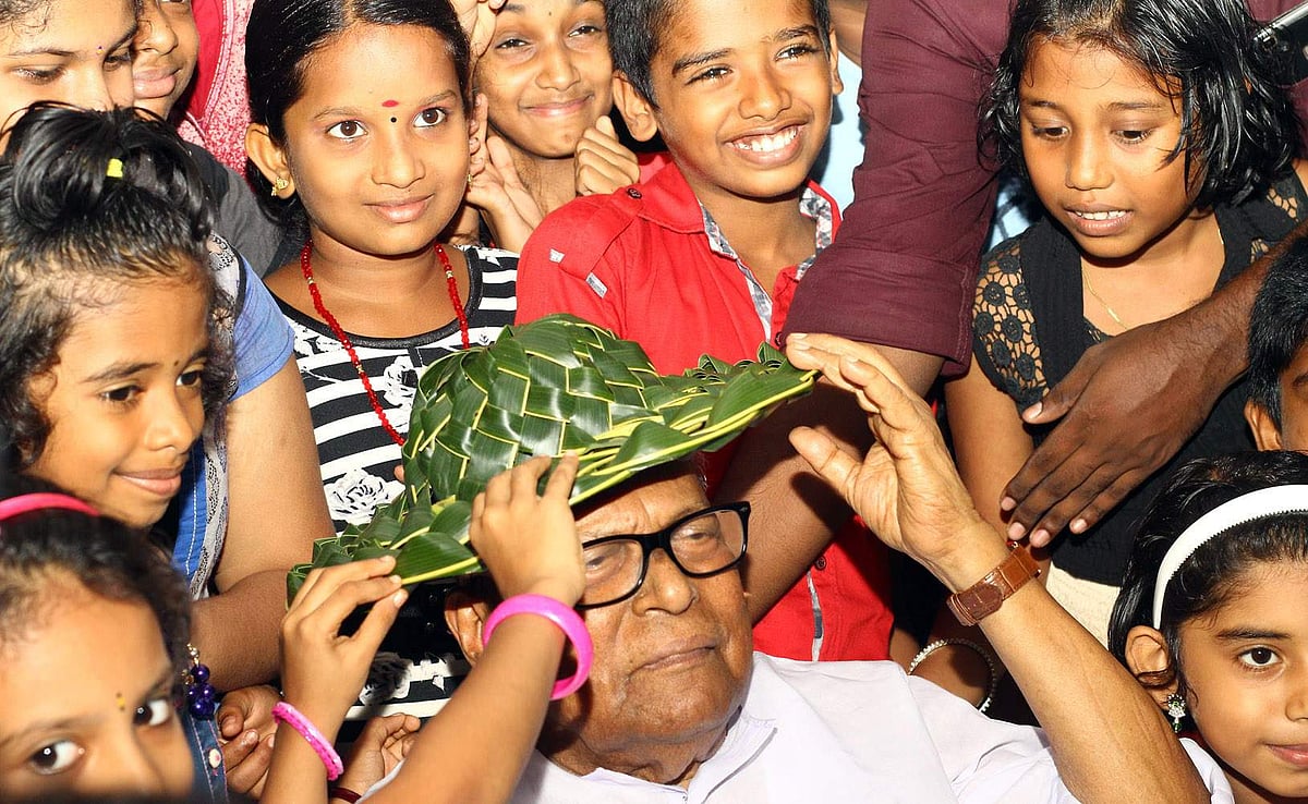 തിരിച്ചുവരവിന് ജനങ്ങളിലേക്കിറങ്ങാതെ മറ്റു കുറുക്കുവഴികളില്ല; ഇടതുപക്ഷത്തിന് വിഎസിന്റെ ഉപദേശം