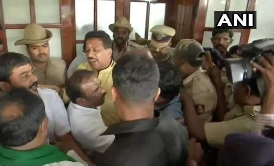 വിധാന്‍സൗദയില്‍ നാടകീയ രംഗങ്ങള്‍; രാജിവെച്ച എംഎല്‍എയെ കോണ്‍ഗ്രസ് നേതാക്കള്‍ പൂട്ടിയിട്ടു; പൊലീസെത്തി മോചിപ്പിച്ചു
