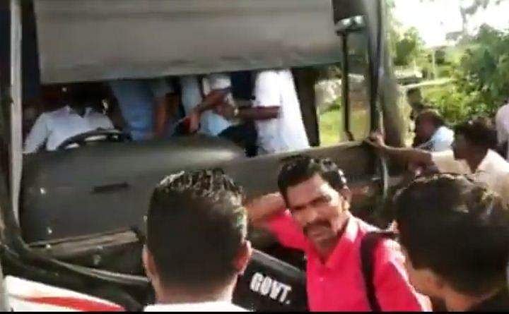 യാത്രക്കിടെ ദേഹാസ്വാസ്ഥ്യം; മനക്കരുത്തില്‍ ബസ് പാടത്തേയ്ക്ക് ഓടിച്ചിറക്കി കെഎസ്ആര്‍ടിസി ഡ്രൈവര്‍; വീഡിയോ 