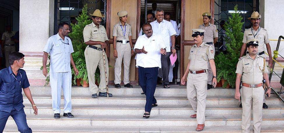 രാഷ്ട്രീയപ്രതിസന്ധിക്കിടെ കര്‍ണാടകയില്‍ നിയമസഭാ സമ്മേളനത്തിന് ഇന്ന് തുടക്കം ; എംഎല്‍എമാരുടെ രാജിയില്‍ സുപ്രിംകോടതി വിധി ഉണ്ടായേക്കും