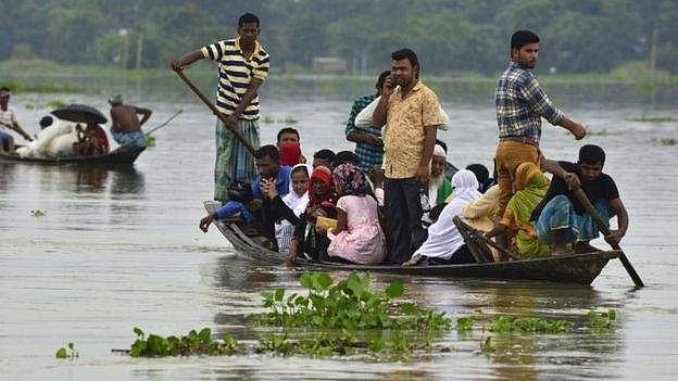 പ്രളയദുരിതത്തില്‍ വലഞ്ഞ് ഉത്തരേന്ത്യ: സൈനികരടക്കം കുടുങ്ങിക്കിടക്കുന്നു, മഴ തുടരുമെന്ന് മുന്നറിയിപ്പ്