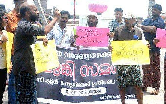ലുങ്കിയുടുത്തു ഭക്ഷണം കഴിക്കാനെത്തി; തടഞ്ഞ് ഹോട്ടൽ അധികൃതർ; ആളുകൾ കൂട്ടമായി ലുങ്കിയുടുത്തെത്തി; പ്രതിഷേധം