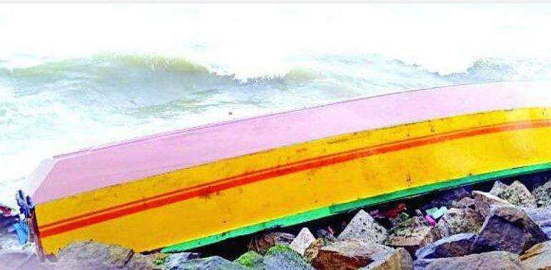 നീണ്ടകരയില്‍ നിന്ന് കാണാതായ ഒരാളുടെ മൃതദേഹം കണ്ടെത്തി; രണ്ടുപേര്‍ക്കായി തെരച്ചില്‍ തുടരുന്നു 