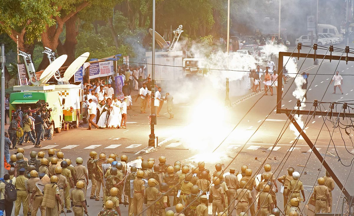 സെക്രട്ടറിയേറ്റ് പരിസരം യുദ്ധക്കളമാക്കി; നൂറിലേറെ കെഎസ്‌യു-യൂത്ത് കോണ്‍ഗ്രസ് പ്രവര്‍ത്തകര്‍ക്ക് എതിരെ വധശ്രമത്തിന് കേസ്
