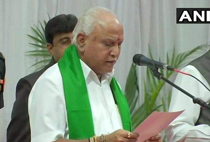കര്‍ണാടക മുഖ്യമന്ത്രിയായി ബിഎസ് യെദ്യൂരപ്പ സത്യപ്രതിജ്ഞ ചെയ്തു: ഉടന്‍ വിശ്വാസവോട്ട് തേടിയേക്കും
