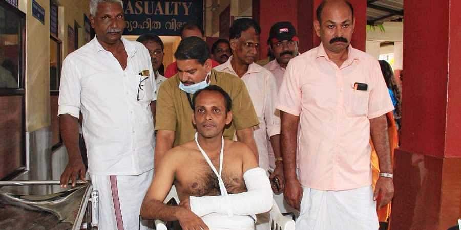 എല്‍ദോ എബ്രഹാം എംഎല്‍എയുടെ കൈ ഒടിഞ്ഞിട്ടില്ല ?; വാദം തെറ്റ് , മെഡിക്കല്‍ റിപ്പോര്‍ട്ട് കളക്ടര്‍ക്ക് കൈമാറി