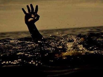 പൊലീസിനെ കണ്ട് ഭയന്ന് കായലിൽ ചാടി; യുവാവിന് ​ദാരുണാന്ത്യം
