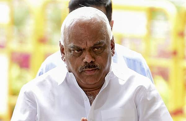 അവിശ്വാസത്തിന് കാത്തുനിന്നില്ല; കര്‍ണാടക സ്പീക്കര്‍ രാജിവച്ചു