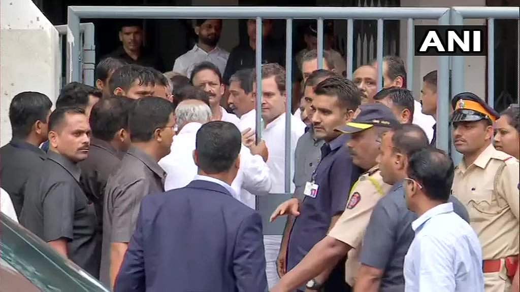 അപകീര്‍ത്തികേസ്; രാഹുല്‍ ഗാന്ധിക്ക് ജാമ്യം; 15000 രൂപ കെട്ടി വയ്ക്കണം