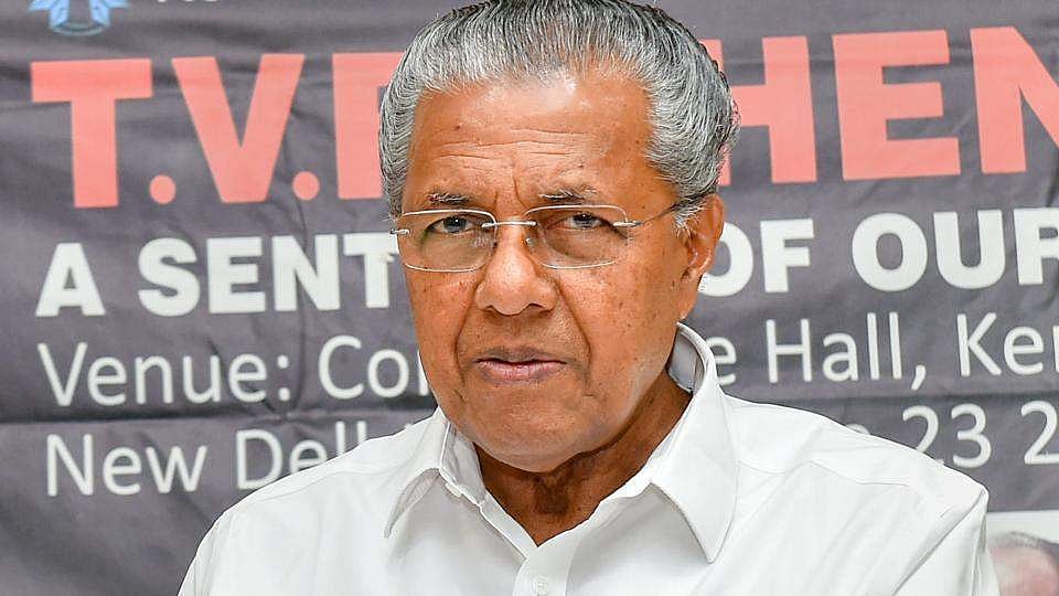 ആദിവാസികള് നല്കിയ അപേക്ഷകള് കെട്ടിക്കിടക്കുന്നു; വനം മന്ത്രിയെ വേദിയിലിരുത്തി ഉദ്യോഗസ്ഥരൈ വിമര്ശിച്ച് മുഖ്യമന്ത്രി