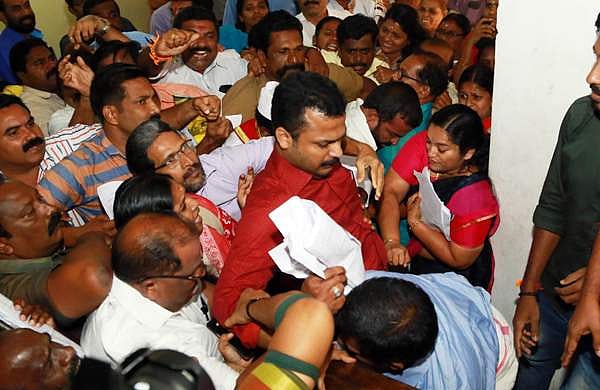 ഗൂഢാലോചന,വധശ്രമം; തിരുവനന്തപുരം മേയറെ ആക്രമിച്ച കേസില് ബിജെപി കൗണ്സിലര്മാര്ക്കെതിരെ കുറ്റപത്രം സമര്പ്പിച്ചു