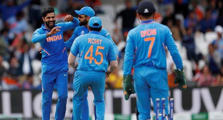 ലങ്കയെ പ്രഹരിച്ച് ബൂമ്രയും ജഡേജയും ഹര്‍ദിക്കും; നാല് വിക്കറ്റ് വീണു, തകര്‍പ്പന്‍ തിരിച്ചു വരവുമായി ജഡേജയുടെ ആദ്യ സ്‌പെല്‍