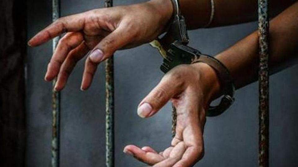 ലോക്കറിന്റെ താക്കോൽ കൈക്കലാക്കി 20 ലക്ഷവും ഒൻപത് കിലോ സ്വർണവും കവർന്നു; എസ്ബിഐ ജീവനക്കാരൻ അറസ്റ്റിൽ