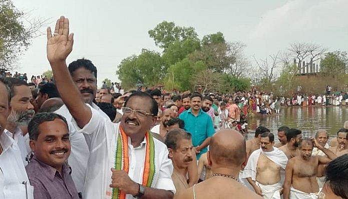 'ഹജ്ജ് ചെയ്താല്‍ അതിന്റെ ഗുണം എനിക്ക് കൂടി കിട്ടും'; ഒരു കുപ്പി സംസം വെളളം എനിക്ക് കൂടി കരുതണമെന്ന് രാജ്‌മോഹന്‍ ഉണ്ണിത്താന്‍