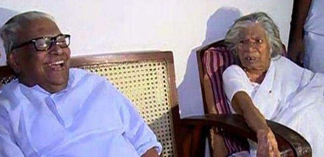 'അച്യുതാനന്ദനാണോ ഞാനാണോ മൂത്തത്'? പത്ത് വർഷത്തെ ഇടവേളയ്ക്ക് ശേഷം ഗൗരിയമ്മയെ കാണാൻ വിഎസ് ചാത്തനാട്ടെത്തി ​