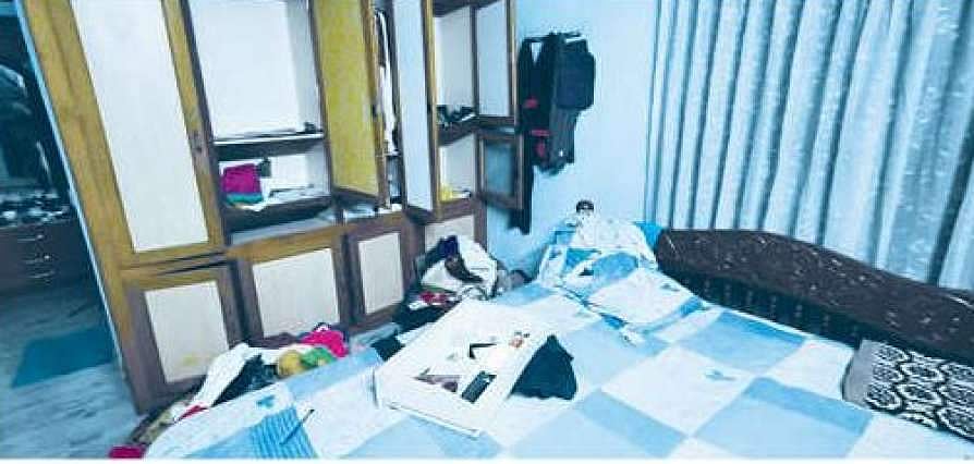 പുറത്തുപോയ വീട്ടുകാര്‍ തിരിച്ചെത്തിയപ്പോള്‍ മുകള്‍ നിലയില്‍ കള്ളന്‍ ; പൊലീസിനെ അറിയിച്ചു ; അതിസാഹസികമായി രക്ഷപ്പെട്ട് കള്ളന്‍