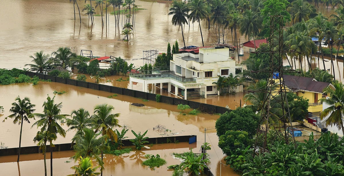 സംസ്ഥാനത്ത് ദുരിതാശ്വാസ ക്യാമ്പുകളിലുള്ളത് 1,65,519 പേര്‍; ഏറ്റവുംകൂടുതല്‍ കോഴിക്കോട്, മീനച്ചിലാറ്റിലും പമ്പയിലും ജലനിരപ്പ് താഴ്ന്നു