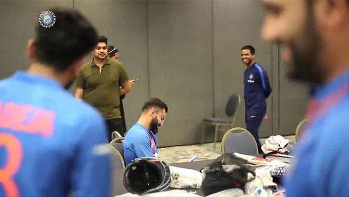 കോഹ് ലിയെ അനുകരിച്ച് ജഡേജ, എന്നിട്ടും രോഹിത്തിന് മനസിലായില്ല; ചിരിയടക്കാനാവാതെ നായകന്