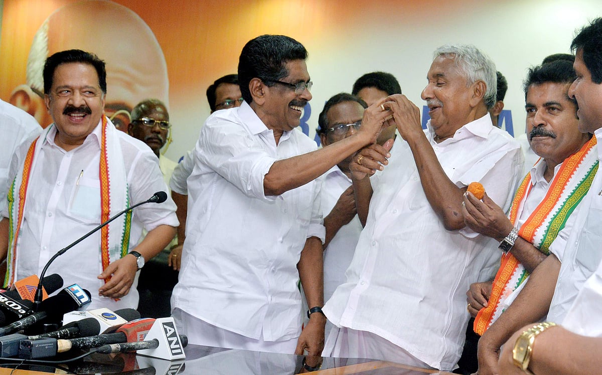 മുല്ലപ്പള്ളിക്ക് സ്വന്തം ഗ്രൂപ്പില്ല: ഒറ്റപ്പെടുത്തി ആക്രമിക്കാന്‍ ചെന്നിത്തലയും ഉമ്മന്‍ചാണ്ടിയും?