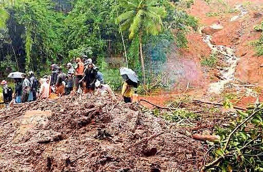 പ്രളയക്കെടുതിയില്‍പ്പെട്ടവര്‍ക്ക് 10,000 രൂപ അടിയന്തര സഹായം, വിതരണം പട്ടിക പ്രസിദ്ധീകരിച്ചശേഷം; മരിച്ചവരുടെ ആശ്രിതര്‍ക്ക് നാലുലക്ഷം 